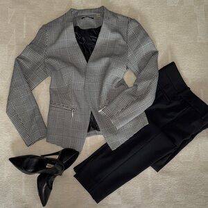 Stylish Tahari Plaid Blazer